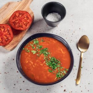 zupa pomidorowa z ryżem, kompozycja